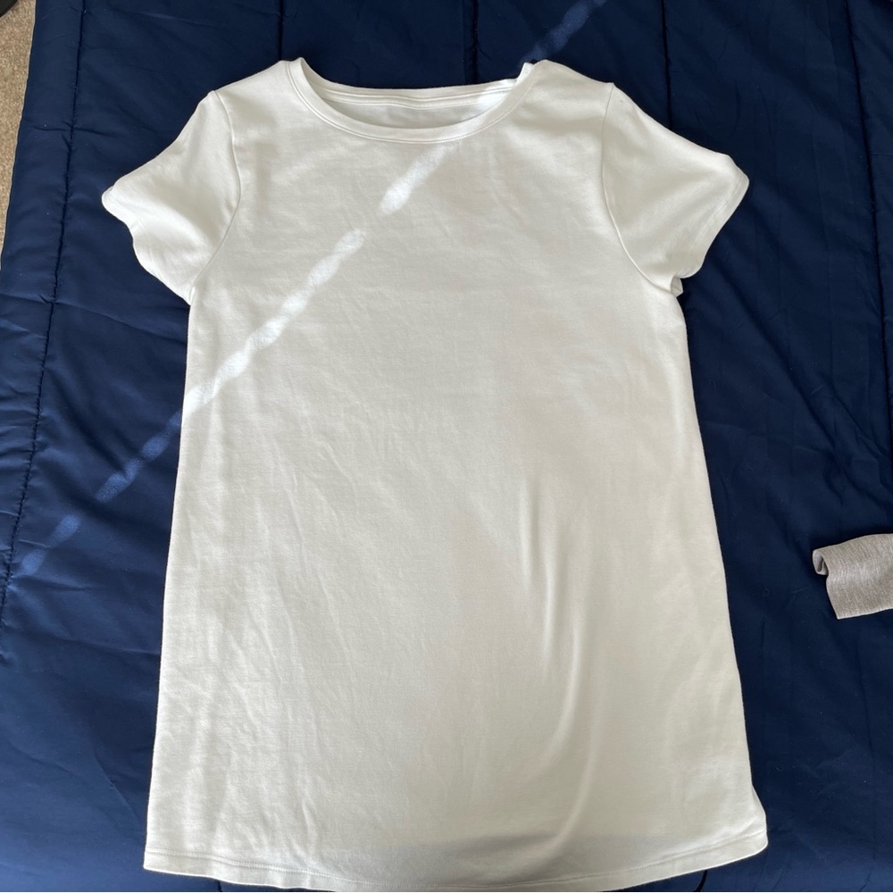 White maternity tshirt